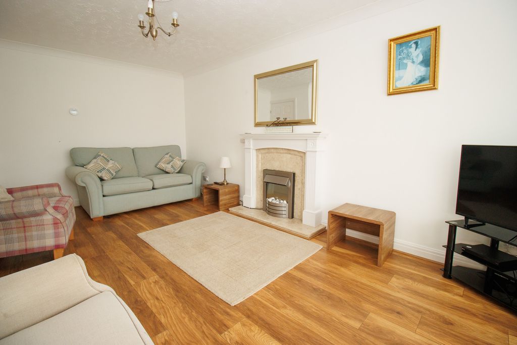 Property photo 3 of 12