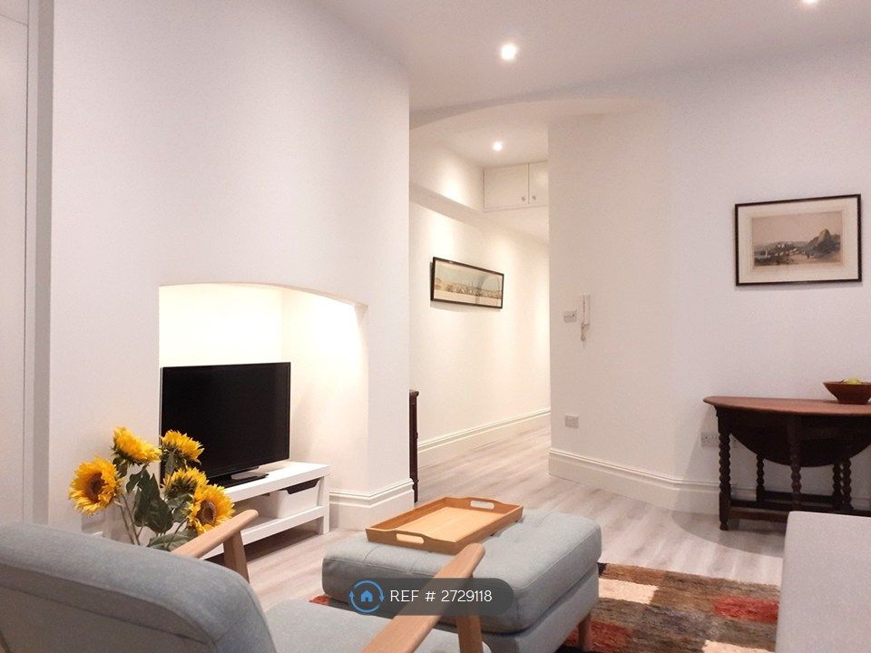 Property photo 2 of 8 Living With View On Hallway