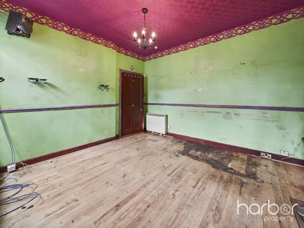 Property photo 3 of 18 5052156