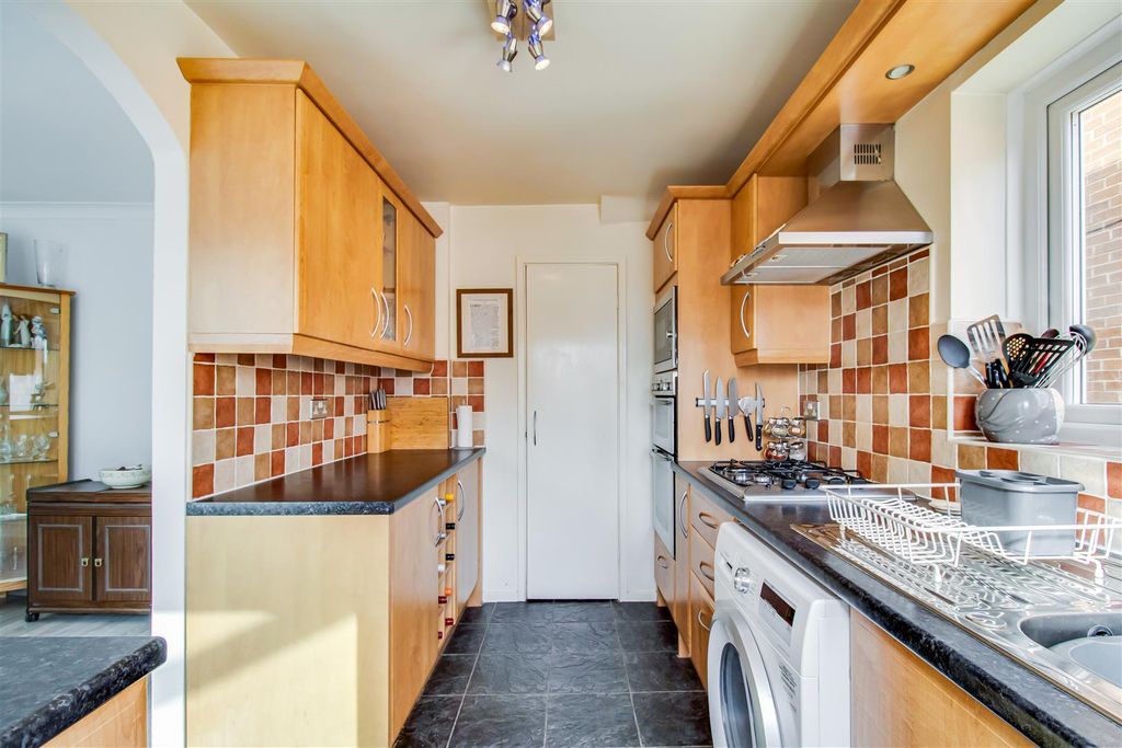 Property photo 3 of 12