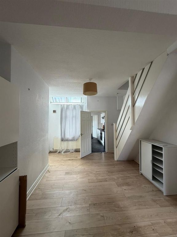 Property photo 2 of 12 Hallway