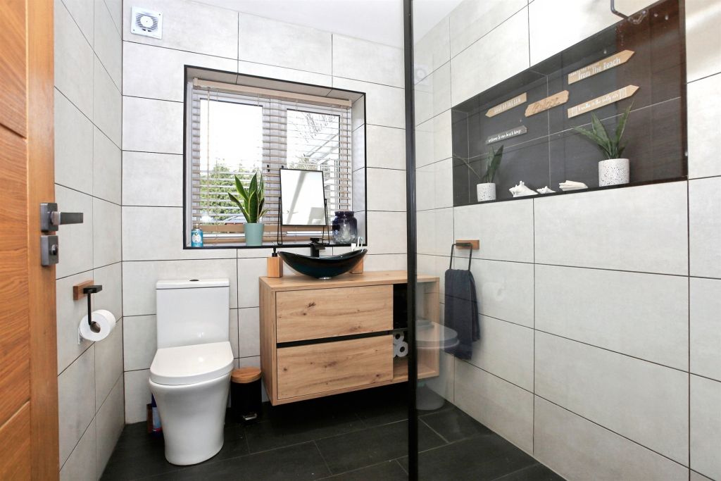 Property photo 2 of 27 Shower Room