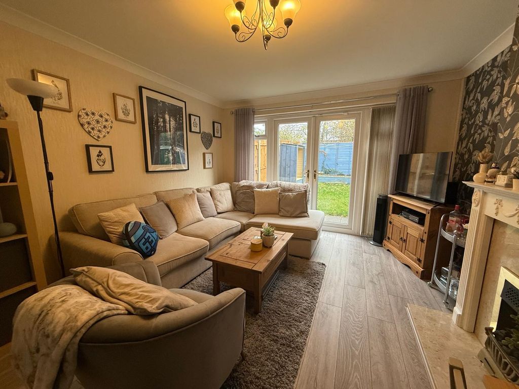 Property photo 2 of 8