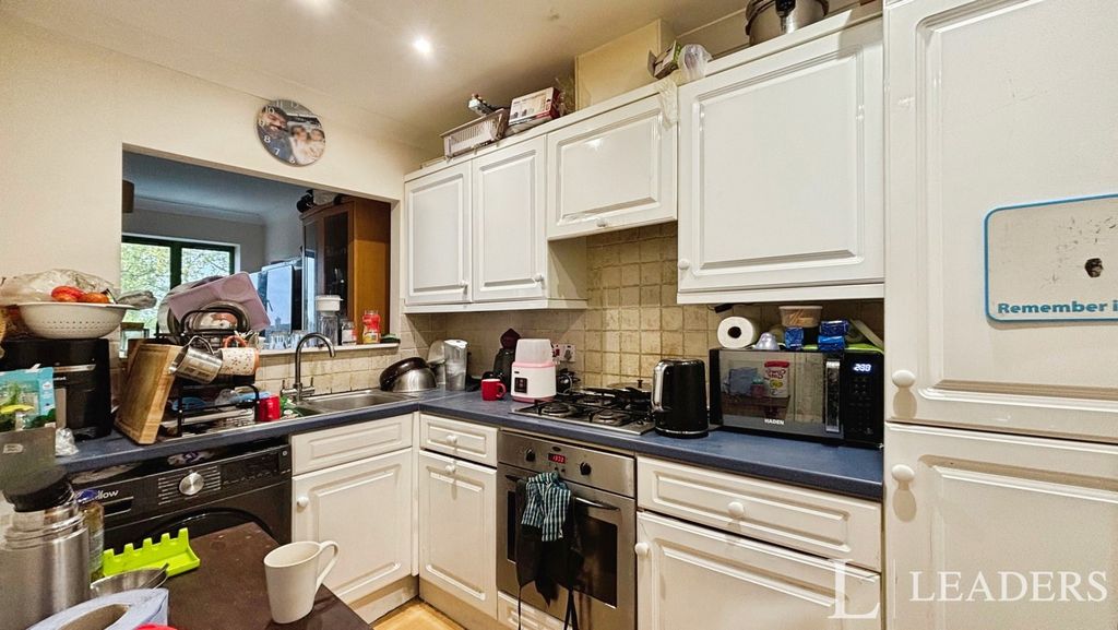Property photo 2 of 7 Kitchen