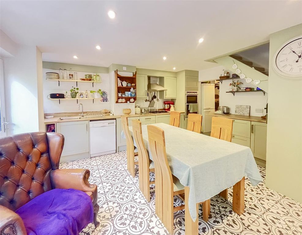 Property photo 3 of 22