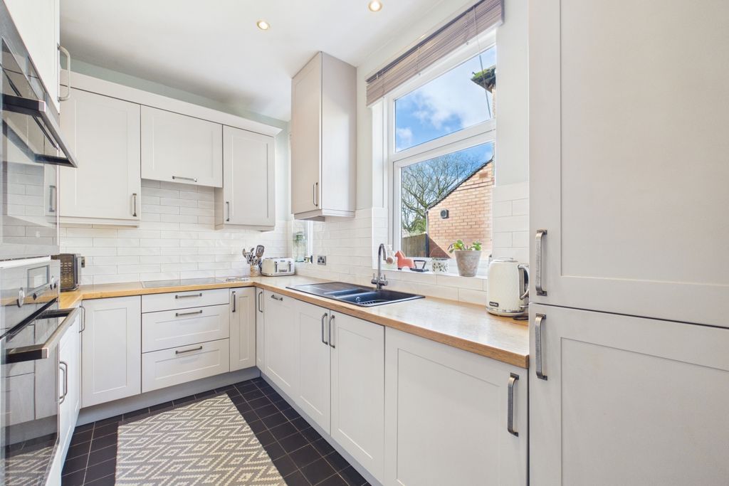 Property photo 3 of 25 Cam02279G0-Pr0048-Still003