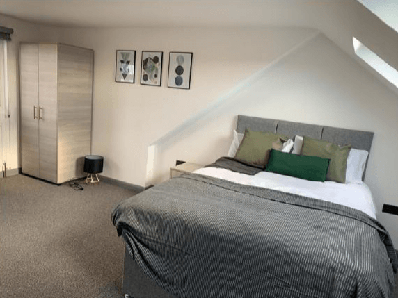 Property photo 1 of 7 1 Bed Room To Rent Byron Avenue, Cranford, Hounslow Tw4