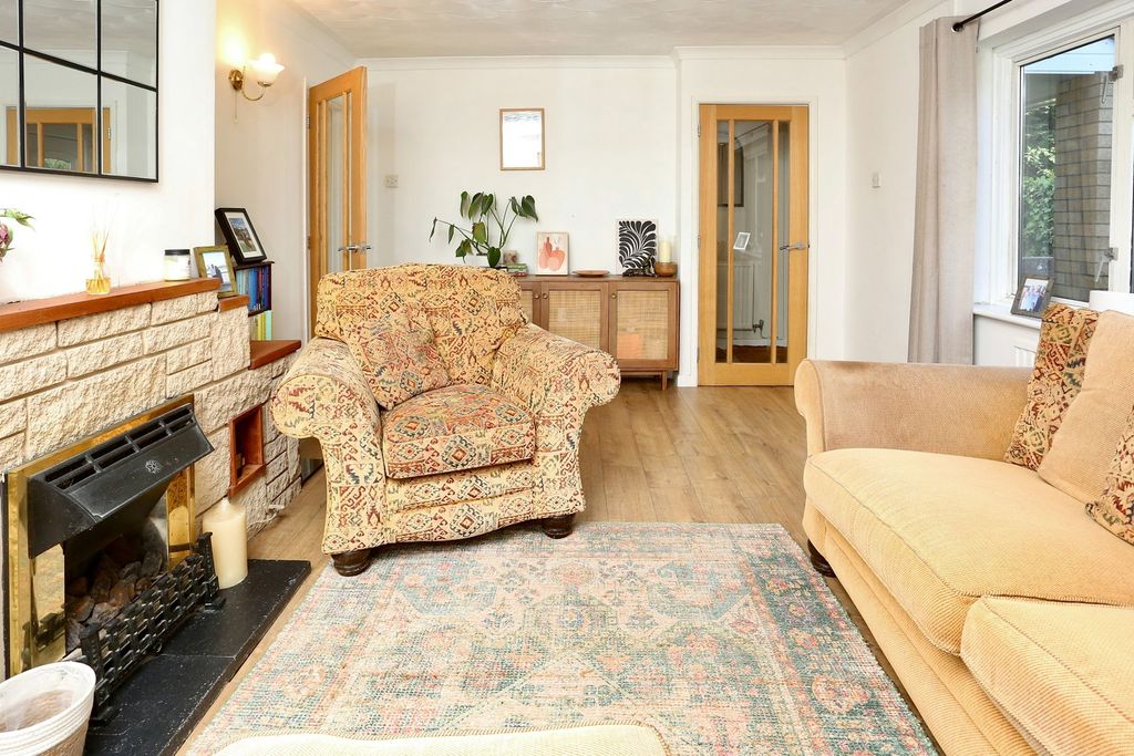 Property photo 3 of 31