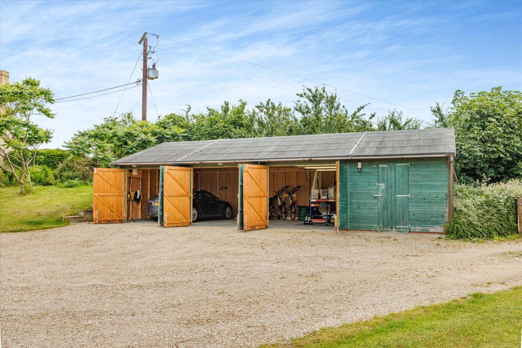 Property photo 3 of 31 Image