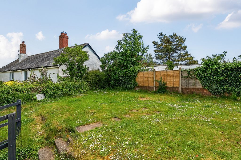 Property photo 2 of 20 Sampford Peverell