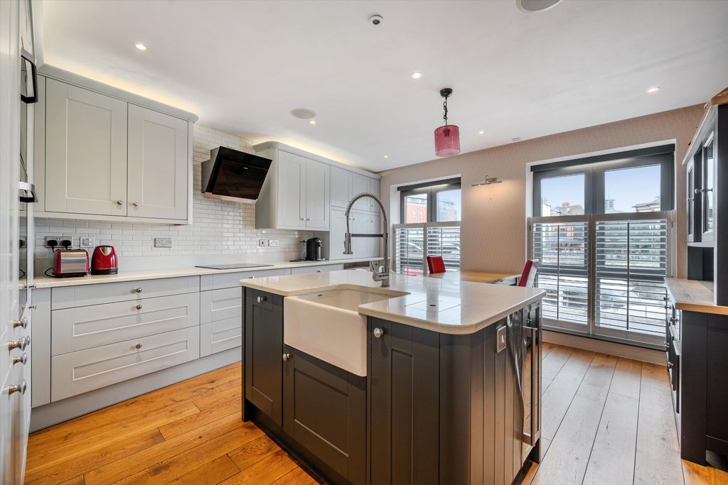 Property photo 2 of 22 Image