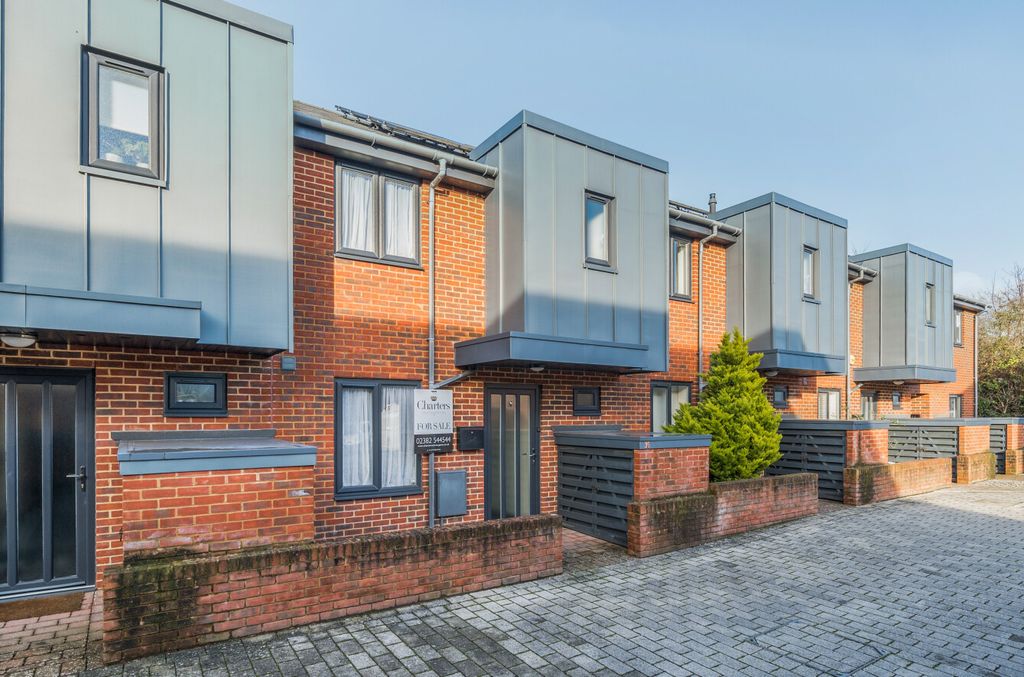 Property photo 1 of 18 1406465-2-697A264...