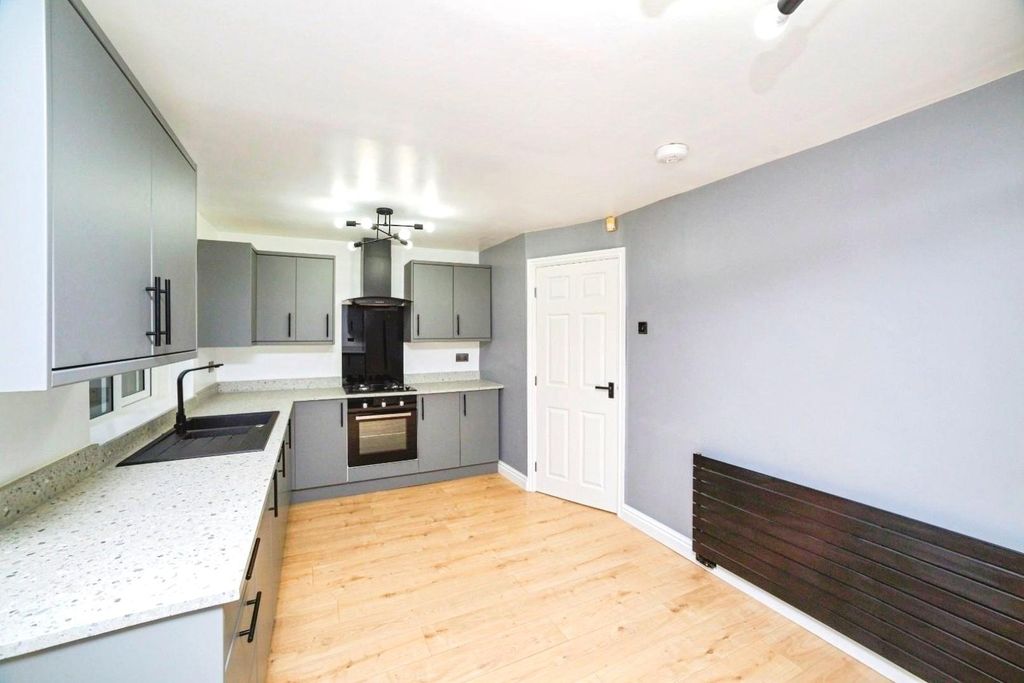 Property photo 2 of 19 Pbox-Img.Jpg