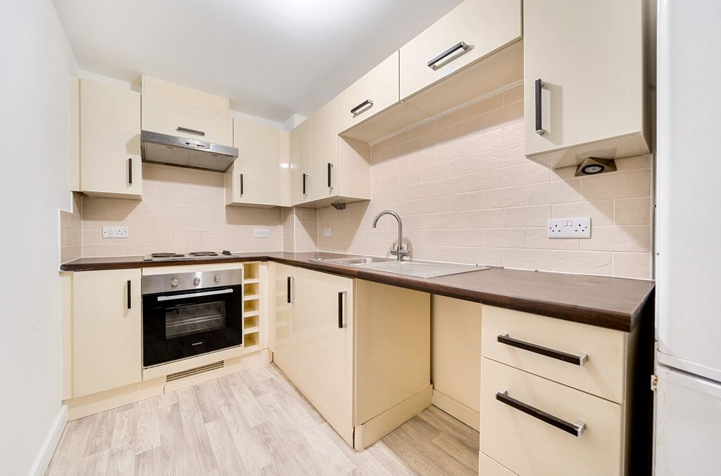 Property photo 2 of 13 1375568-13-6904A3...