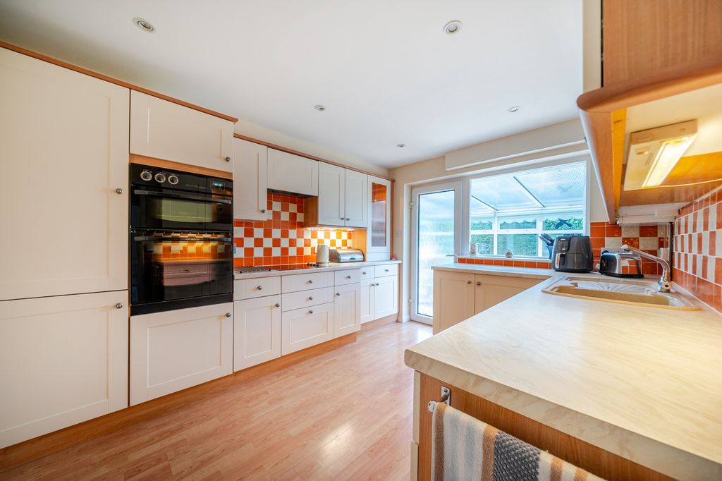 Property photo 3 of 11