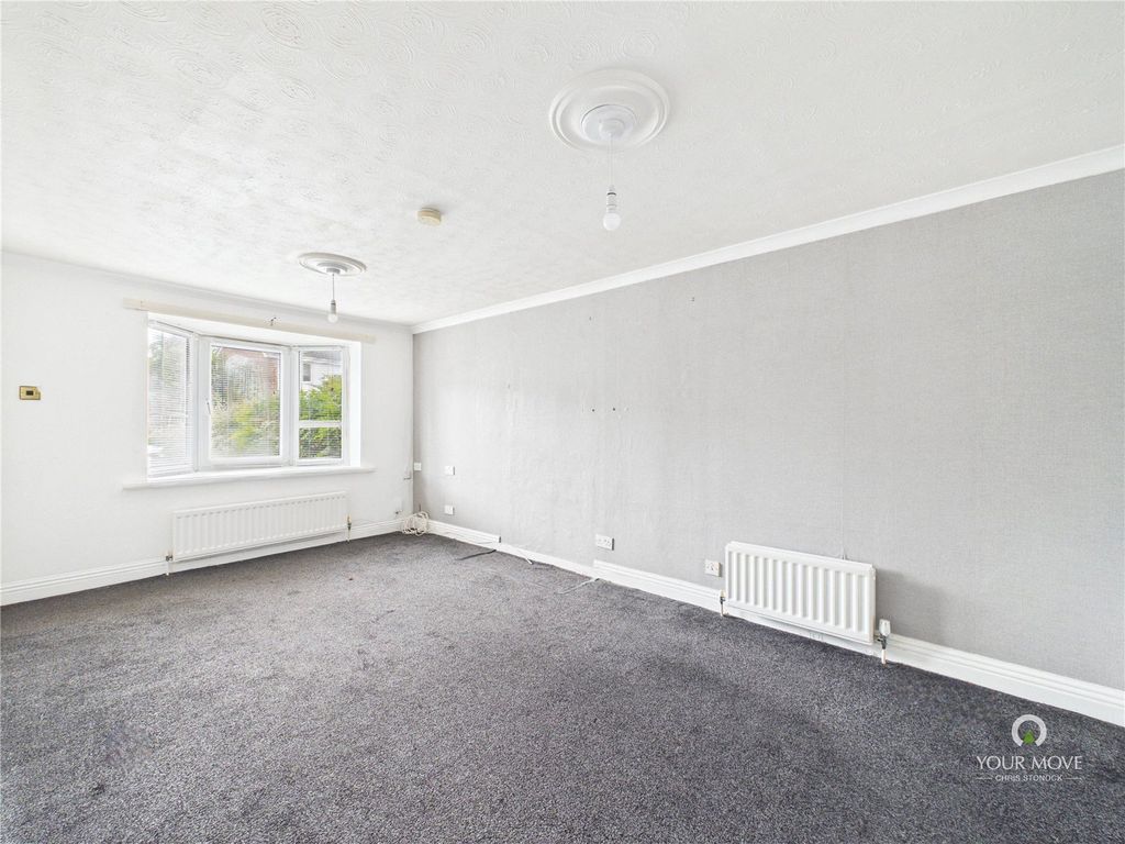 Property photo 2 of 7 Picture No. 12