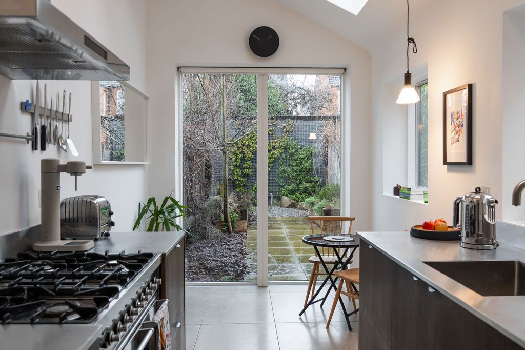 Property photo 1 of 31