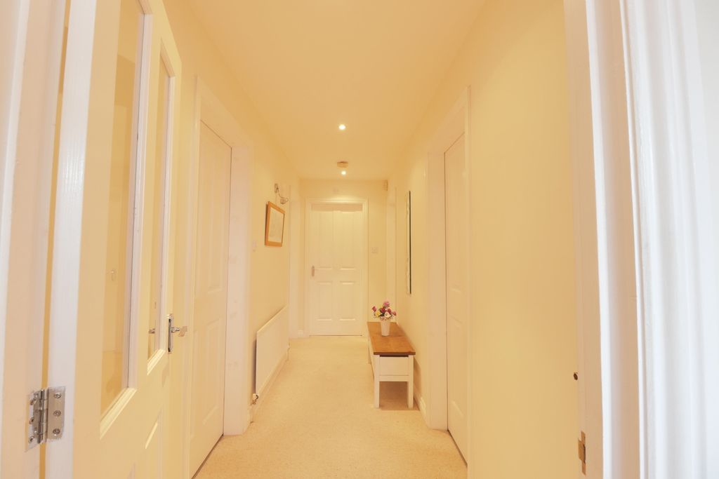 Property photo 2 of 12 Hall 1