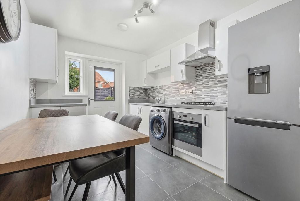 Property photo 3 of 23