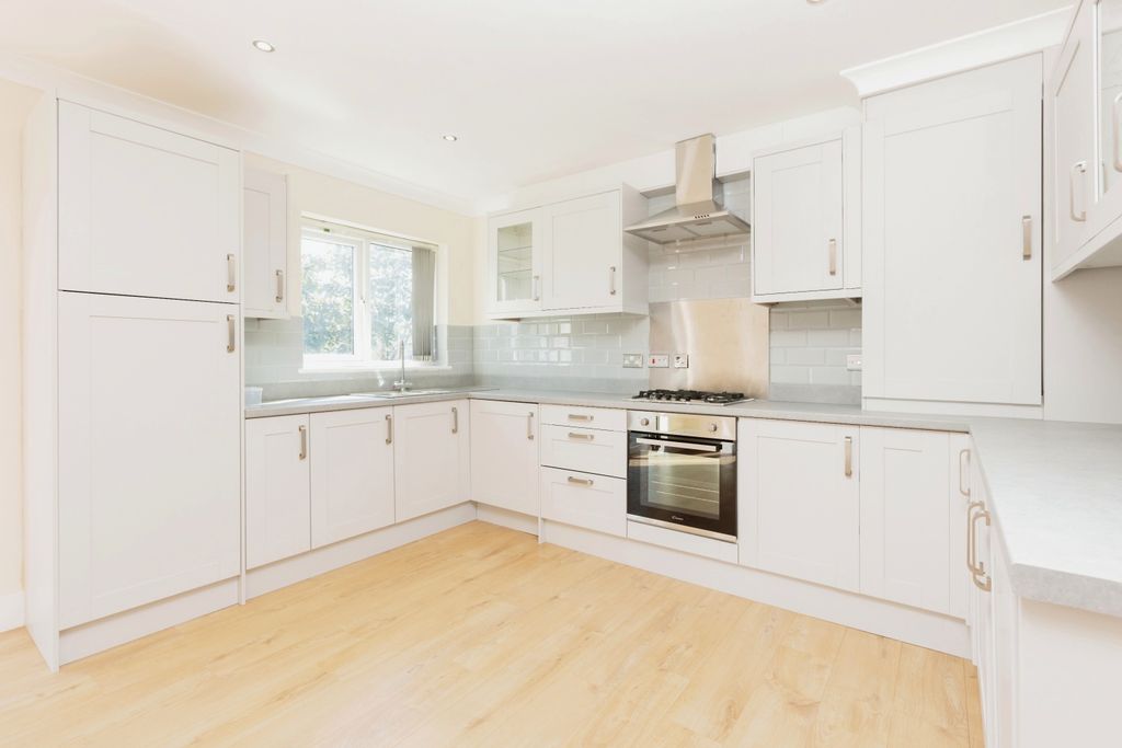 Property photo 2 of 16 Kitchen