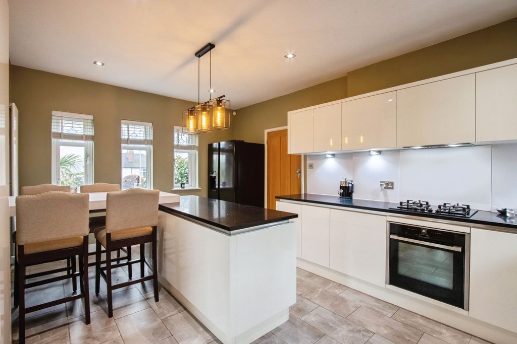 Property photo 3 of 21 Kitchen Dining
