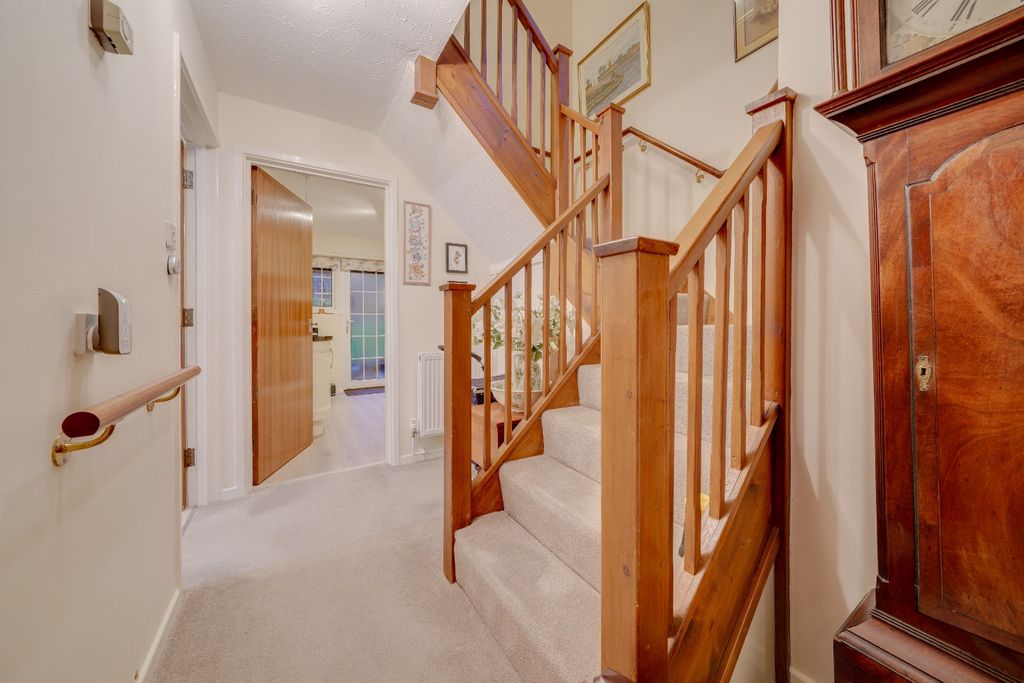 Property photo 2 of 12 4785012