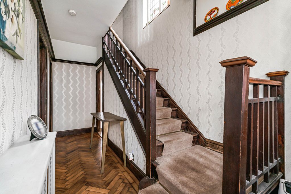 Property photo 3 of 28