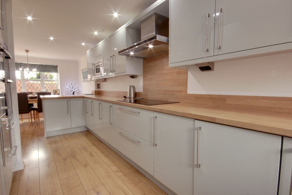 Property photo 3 of 21 1 Kit Din D