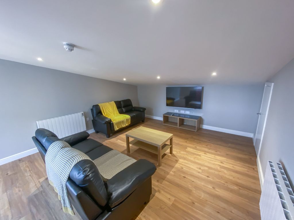 Property photo 2 of 10 1-05