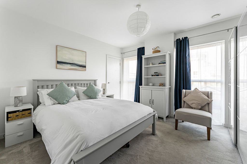 Property photo 3 of 18 Bedroom