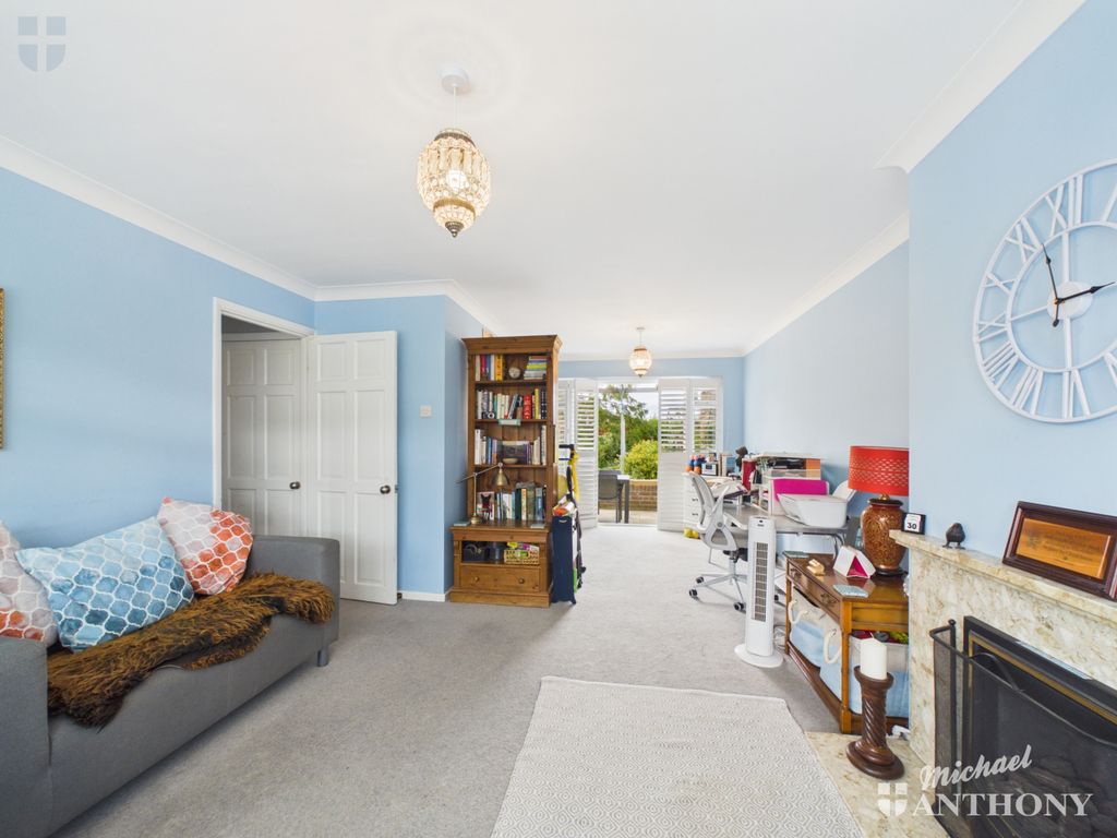Property photo 3 of 17 Cam03218G0-Pr1081-Still004