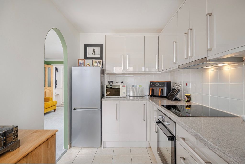 Property photo 3 of 19 Bathroom