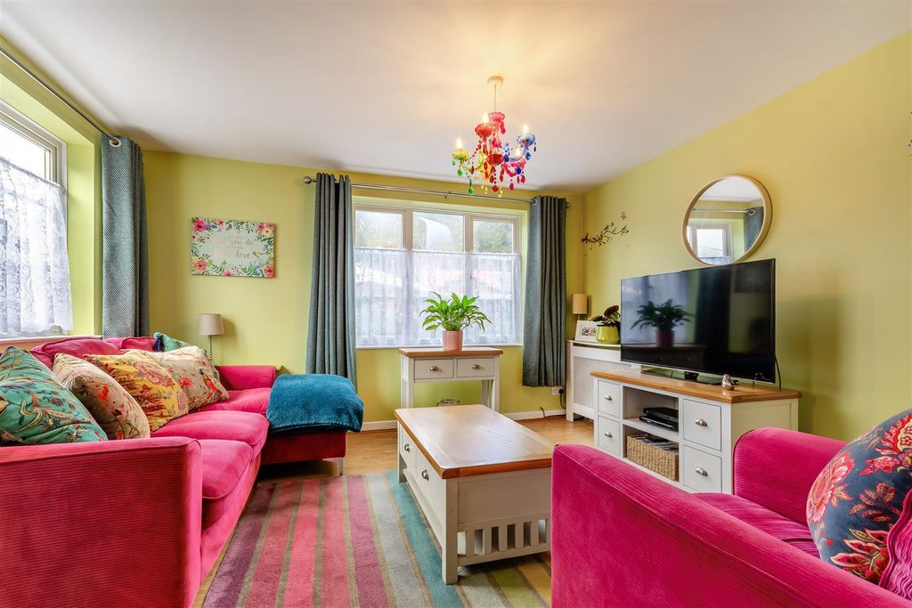 Property photo 2 of 23