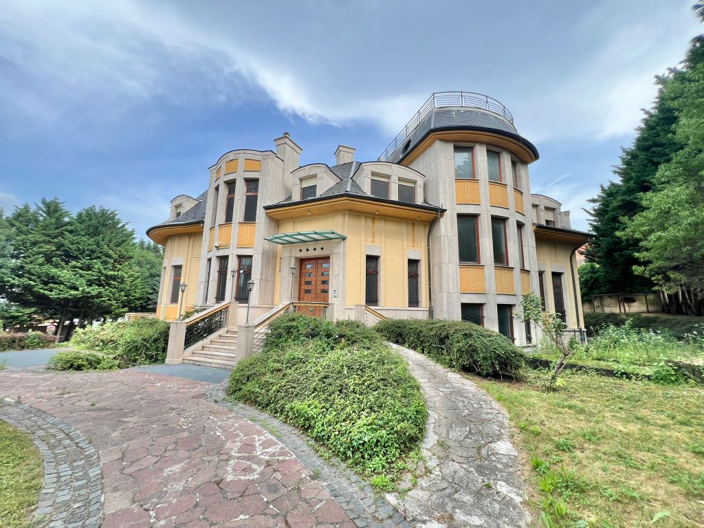 Property photo 1 of 48