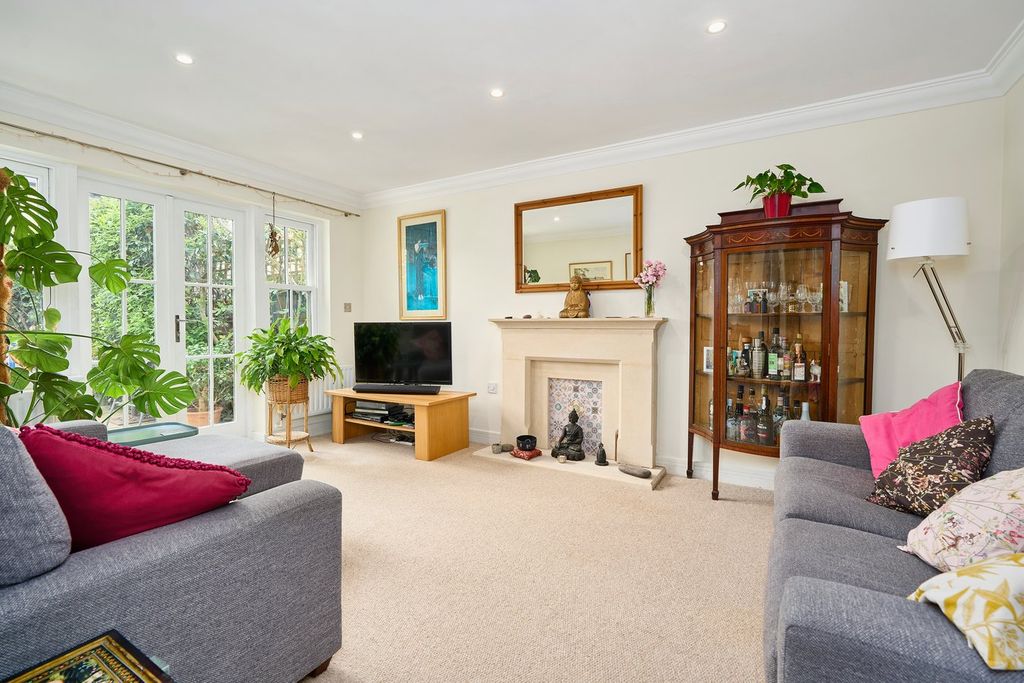 Property photo 2 of 18