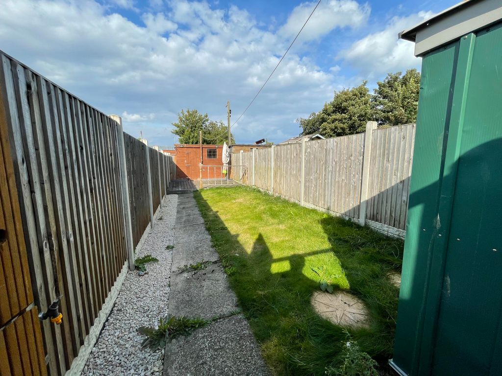 Property photo 2 of 7 Garden