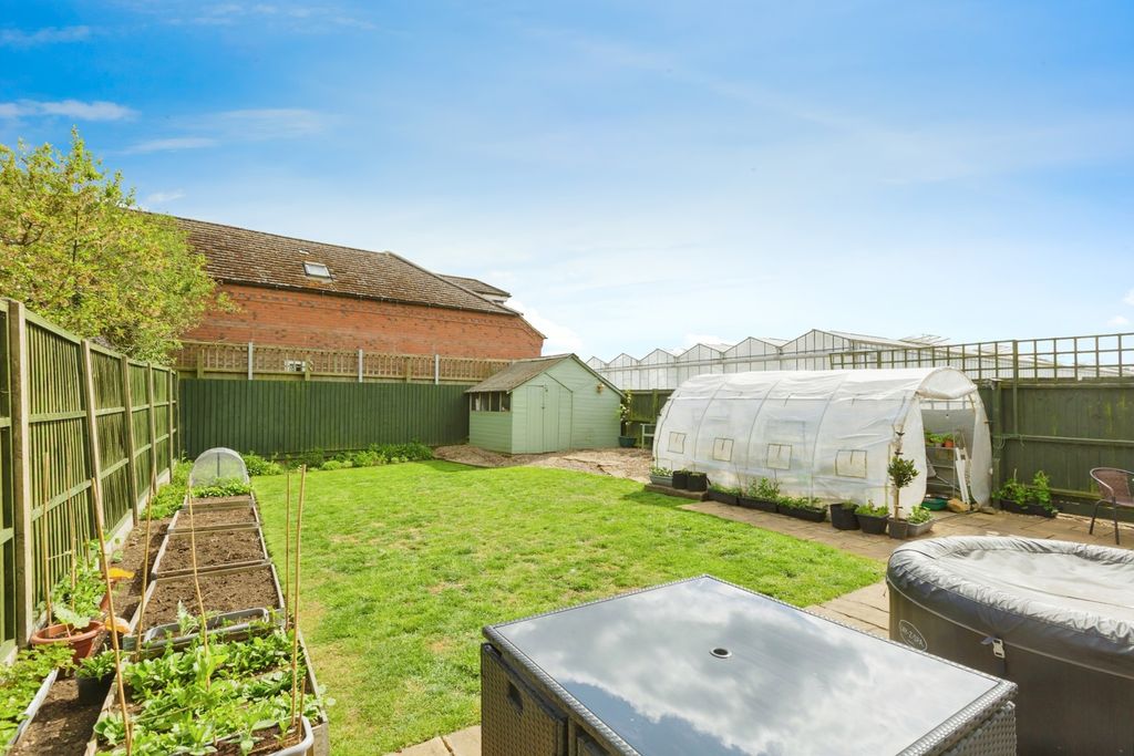 Property photo 2 of 17 Photo