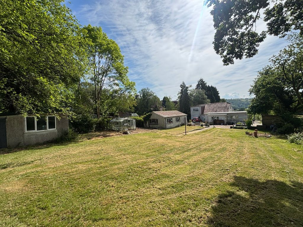 Property photo 3 of 33