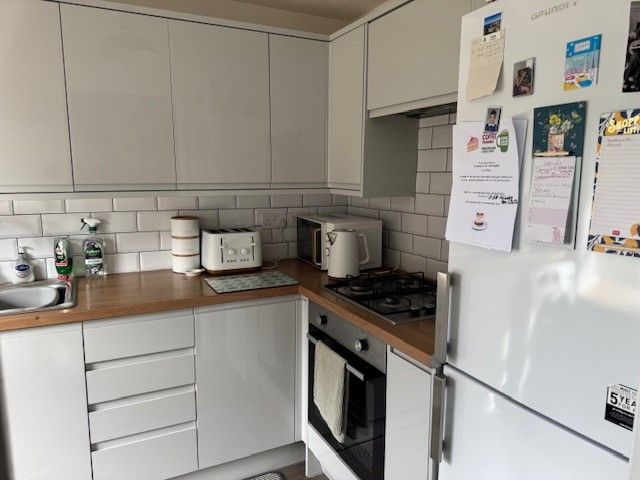 Property photo 3 of 10 Kitchen 2