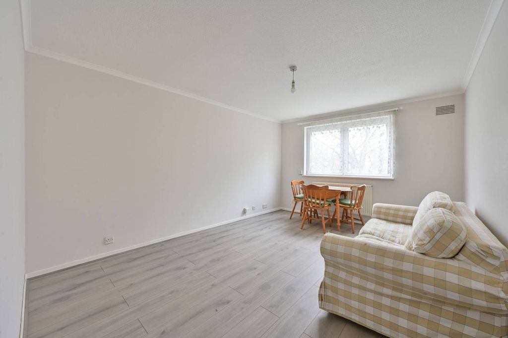 Property photo 1 of 4