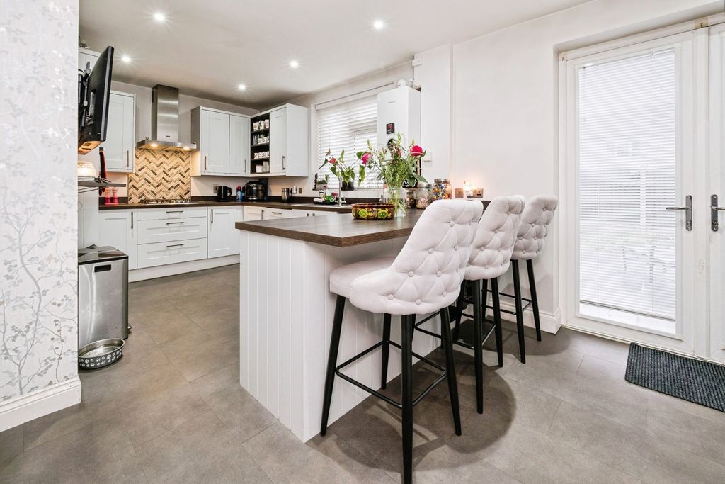 Property photo 2 of 20 Pbox-Img.Jpg