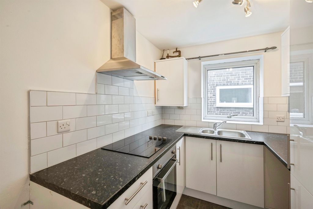 Property photo 2 of 24