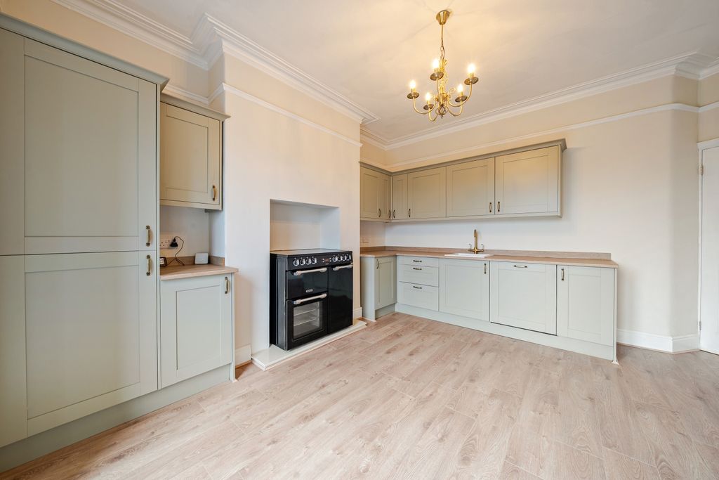 Property photo 3 of 17 1438182-18-69E228Ad00cd6