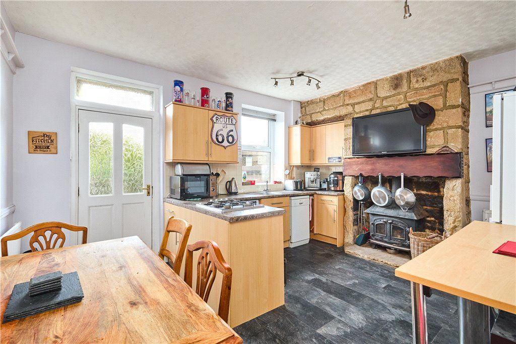 Property photo 2 of 12 Dining Kitchen