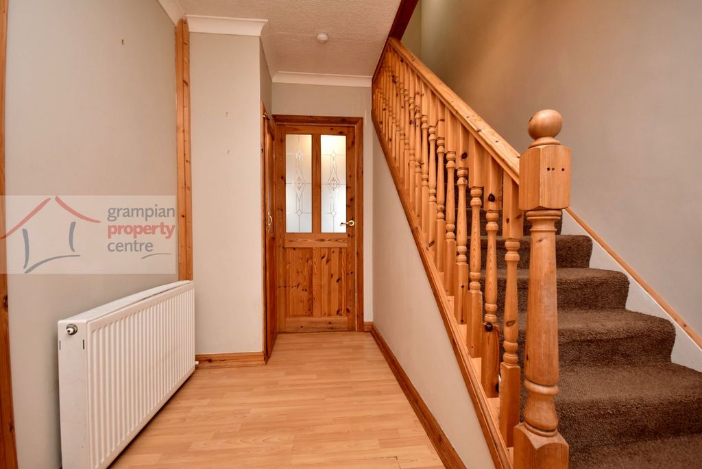 Property photo 3 of 18 Hallway 2 .Jpg