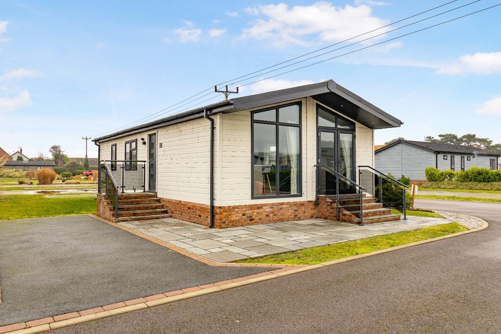 Property photo 1 of 27 4905260