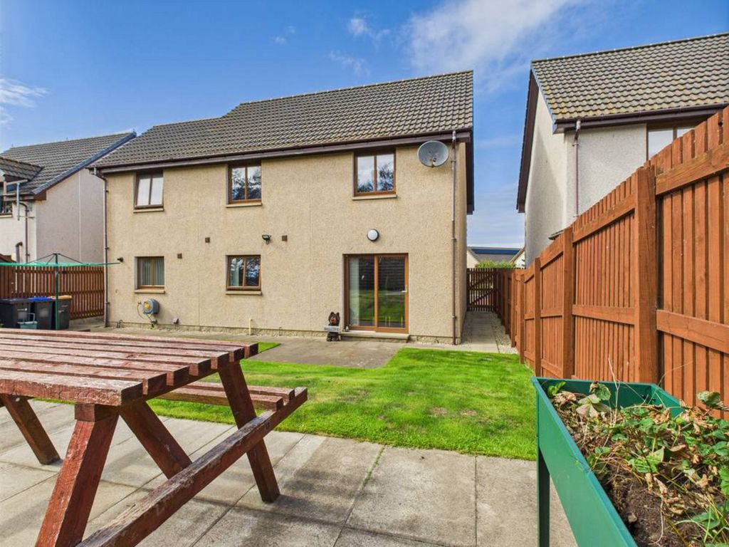 Property photo 2 of 31