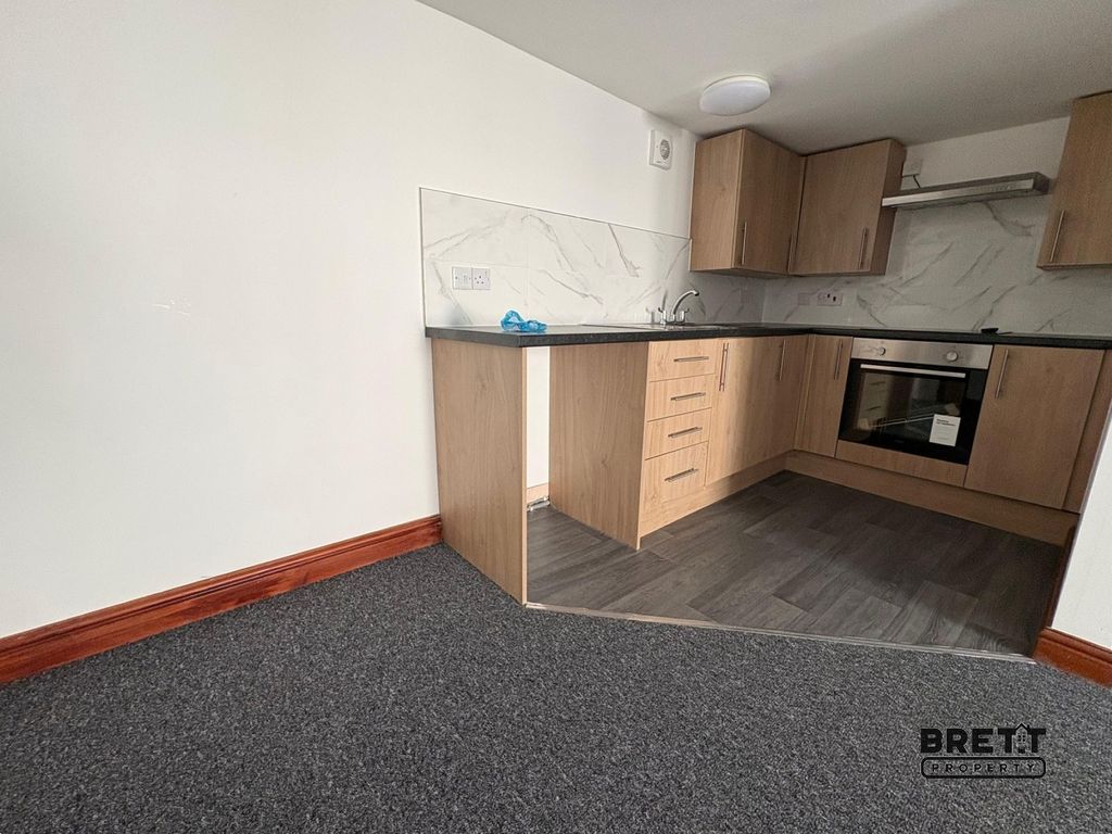 Property photo 3 of 5 Kitchen