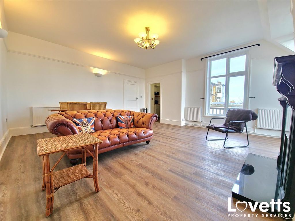 Property photo 3 of 20 Living Room