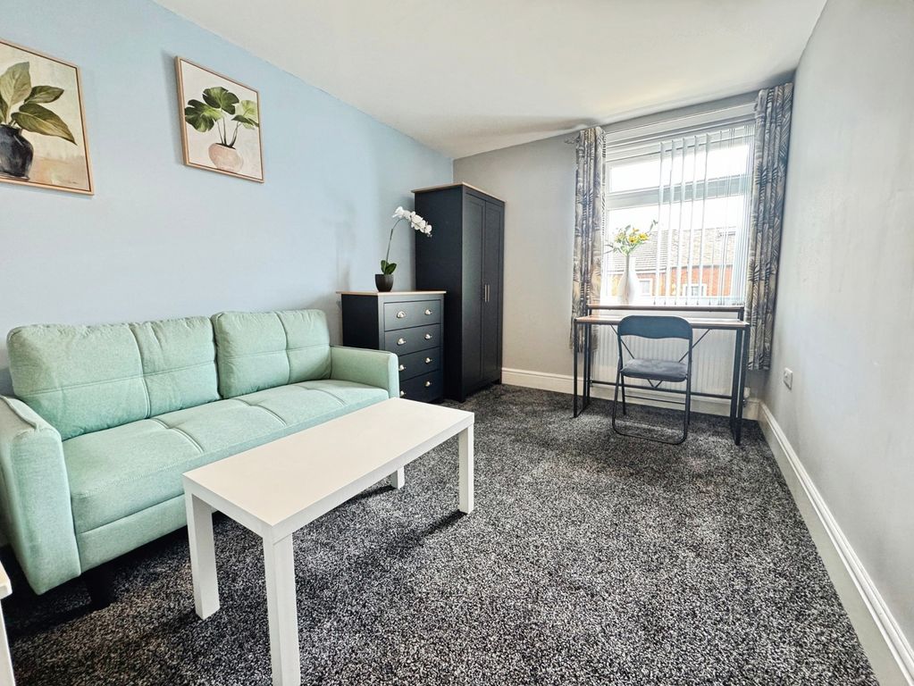 Property photo 3 of 9 Pbox-Img.Jpg